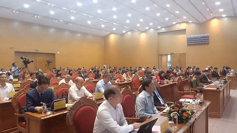 Các đại biểu tham dự kỳ họp.