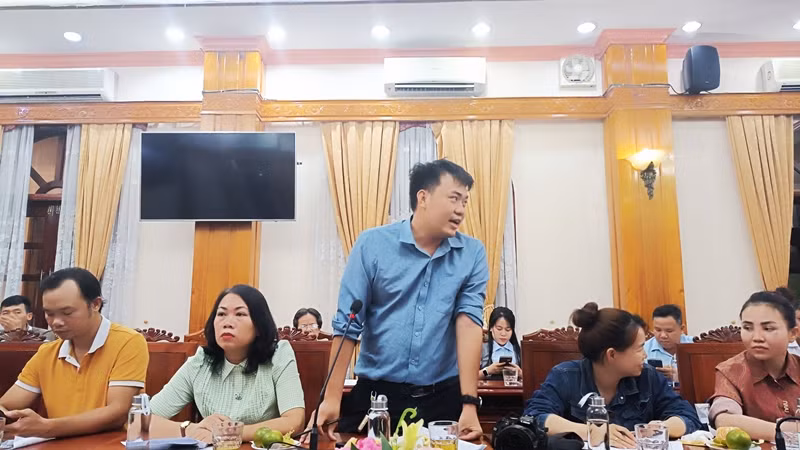 Phóng viên báo VOV phát biểu ý kiến tại buổi họp. Phóng viên báo VOV phát biểu ý kiến tại buổi họp.