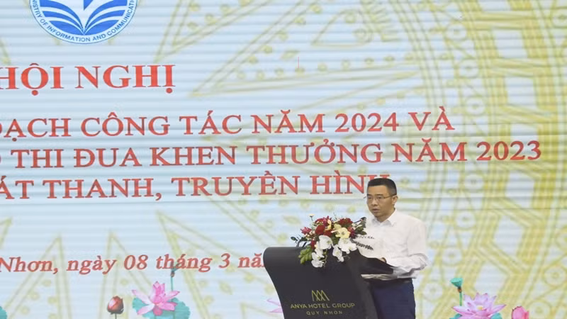 Ông Đỗ Lê Thăng, Phụ trách Trung tâm sản xuất và phát triển nội dung số, Truyền hình Quốc hội Việt Nam phát biểu tại hội nghị.