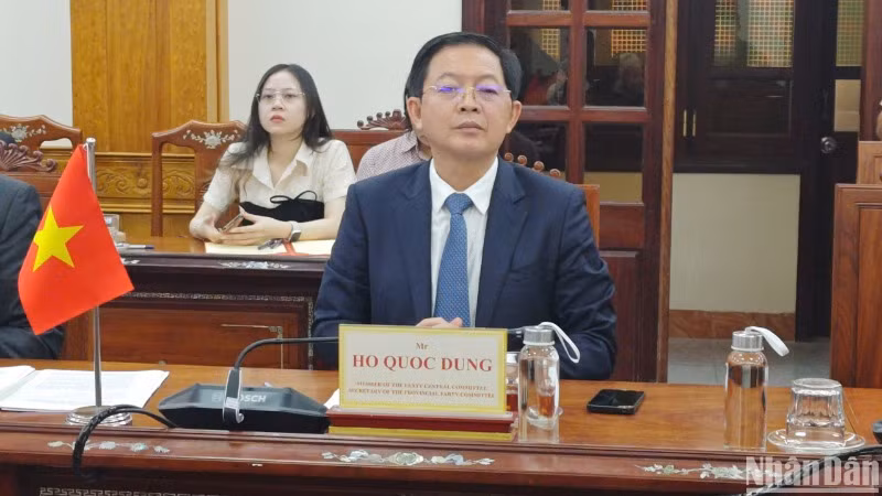 Bí thư Tỉnh ủy Bình Định Hồ Quốc Dũng nhấn mạnh sẵn sàng tạo mọi điều kiện tốt nhất để Tập đoàn Syre triển khai dự án trong thời gian sớm nhất. Bí thư Tỉnh ủy Bình Định Hồ Quốc Dũng nhấn mạnh sẵn sàng tạo mọi điều kiện tốt nhất để Tập đoàn Syre triển khai dự án trong thời gian sớm nhất.
