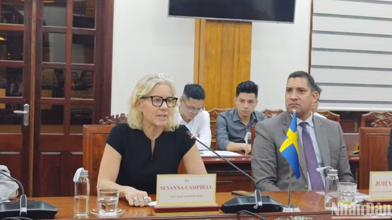 Bà Susanna Campbell phát biểu tại lễ ký kết. Bà Susanna Campbell phát biểu tại lễ ký kết.