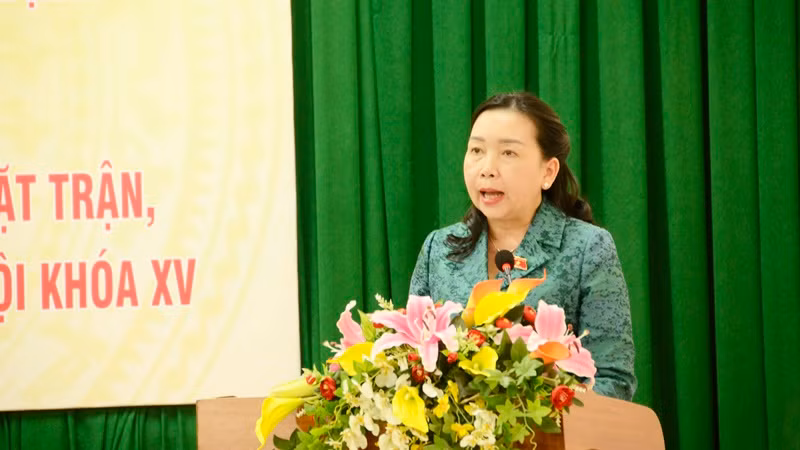 Đồng chí Lý Tiết Hạnh, Phó Trưởng đoàn Đại biểu Quốc hội tỉnh Bình Định báo cáo tại hội nghị. Đồng chí Lý Tiết Hạnh, Phó Trưởng đoàn Đại biểu Quốc hội tỉnh Bình Định báo cáo tại hội nghị.