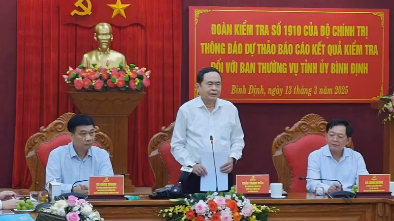 Chủ tịch Quốc hội Trần Thanh Mẫn phát biểu tại buổi làm việc. Chủ tịch Quốc hội Trần Thanh Mẫn phát biểu tại buổi làm việc.