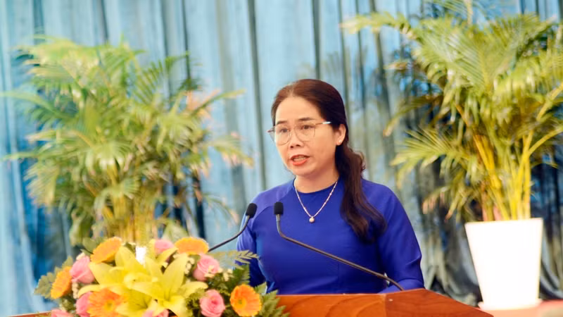 Giám đốc Sở Văn hóa, Thể thao và Du lịch Đỗ Thị Diệu Hạnh phát biểu tại hội thảo.