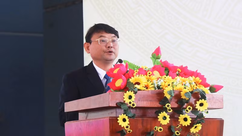 Phó Chủ tịch Ủy ban nhân dân tỉnh Bình Định Nguyễn Tự Công Hoàng phát biểu tại buổi lễ. Phó Chủ tịch Ủy ban nhân dân tỉnh Bình Định Nguyễn Tự Công Hoàng phát biểu tại buổi lễ.