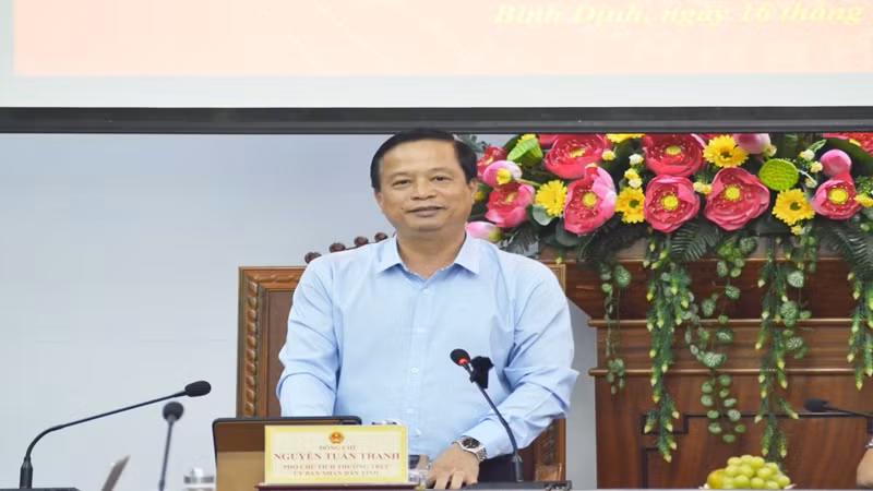 Đồng chí Nguyễn Tuấn Thanh, Phó Chủ tịch Thường trực Ủy ban nhân dân tỉnh Bình Định phát biểu tại buổi họp báo. Đồng chí Nguyễn Tuấn Thanh, Phó Chủ tịch Thường trực Ủy ban nhân dân tỉnh Bình Định phát biểu tại buổi họp báo.