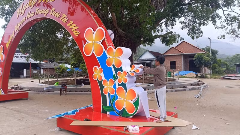 Công tác chuẩn bị ngày hội hoa trang suối Tà Má đang được tiến hành khẩn trương. Công tác chuẩn bị ngày hội hoa trang suối Tà Má đang được tiến hành khẩn trương.