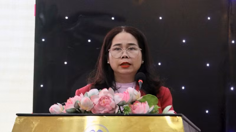 Bà Đỗ Thị Diệu Hạnh, Giám đốc Sở Văn hóa, Thể thao và Du lịch tỉnh Bình Định phát biểu tại buổi họp báo. Bà Đỗ Thị Diệu Hạnh, Giám đốc Sở Văn hóa, Thể thao và Du lịch tỉnh Bình Định phát biểu tại buổi họp báo.