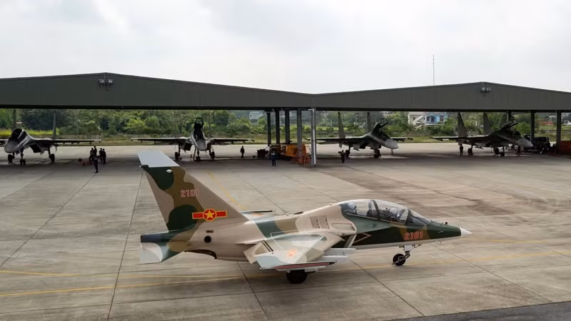 Máy bay YAK-130.