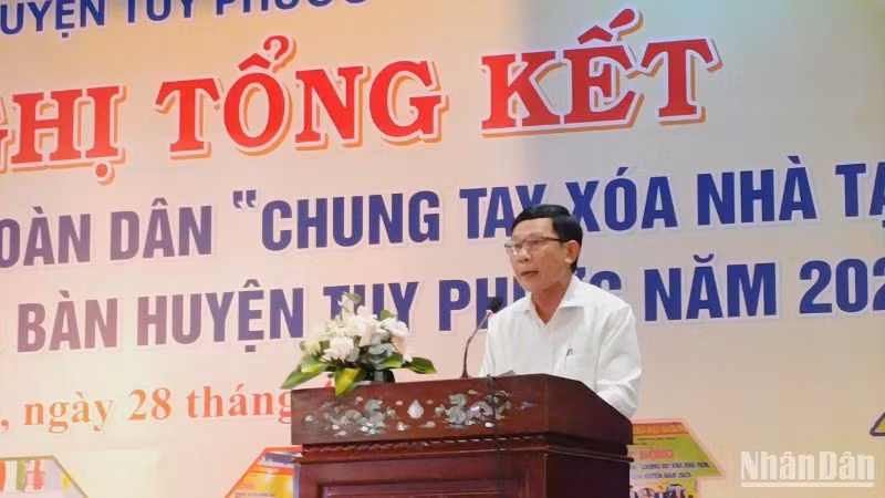 Ông Nguyễn Ngọc Xuân, Phó Chủ tịch Thường trực Ủy ban nhân dân huyện Tuy Phước phát biểu tại hội nghị. Ông Nguyễn Ngọc Xuân, Phó Chủ tịch Thường trực Ủy ban nhân dân huyện Tuy Phước phát biểu tại hội nghị.