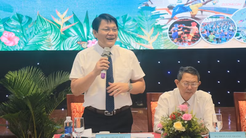 Phó Giám đốc Sở Văn hóa và Thể thao tỉnh Bình Định Bùi Trung Hiếu phát biểu ý kiến tại buổi họp báo. Phó Giám đốc Sở Văn hóa và Thể thao tỉnh Bình Định Bùi Trung Hiếu phát biểu ý kiến tại buổi họp báo.