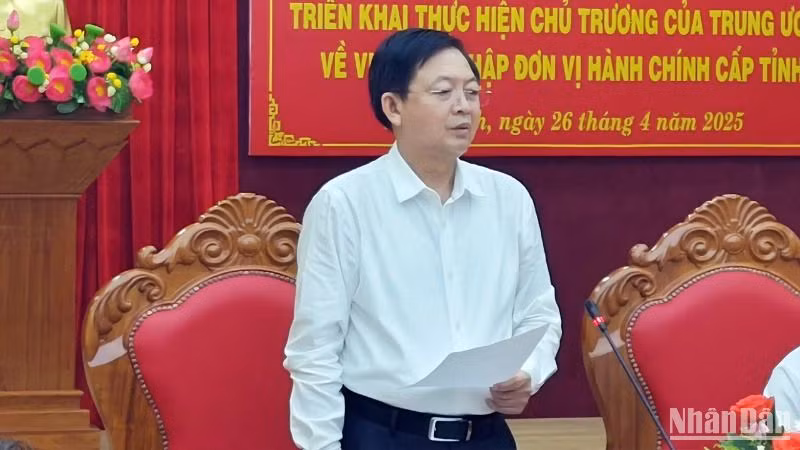 Bí thư Tỉnh ủy Bình Định Hồ Quốc Dũng phát biểu tại hội nghị.