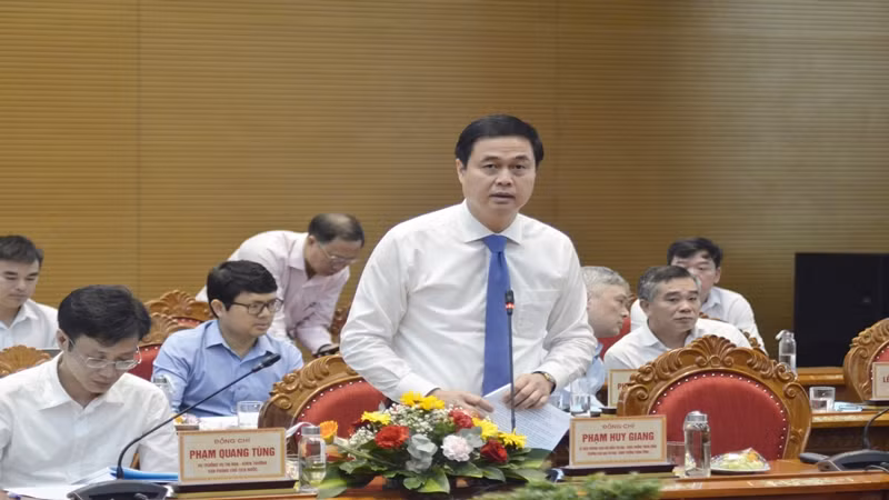 Đồng chí Phạm Huy Giang, Trưởng ban Thi đua-Khen thưởng Trung ương phát biểu tại hội nghị. Đồng chí Phạm Huy Giang, Trưởng ban Thi đua-Khen thưởng Trung ương phát biểu tại hội nghị.