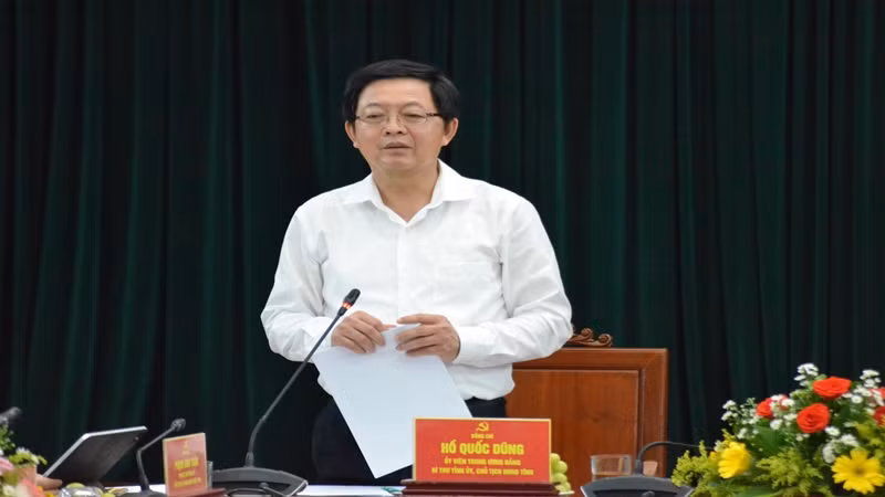 Bí thư Tỉnh ủy Hồ Quốc Dũng phát biểu tại hội nghị. Bí thư Tỉnh ủy Hồ Quốc Dũng phát biểu tại hội nghị.