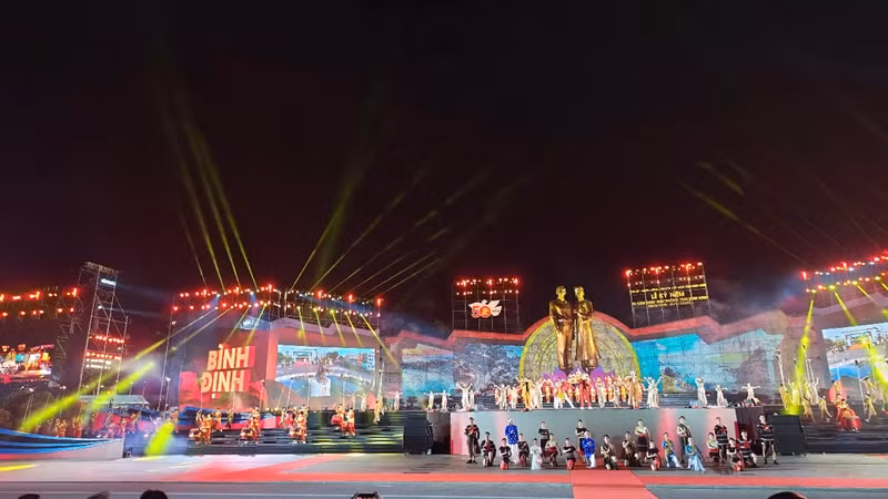 Chương trình văn nghệ chào mừng buổi lễ.
