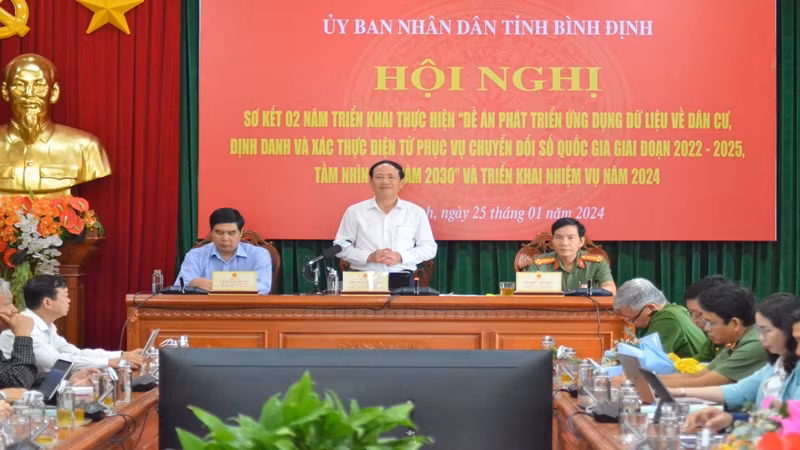 Chủ tịch Ủy ban nhân dân tỉnh Bình Định Phạm Anh Tuấn phát biểu tại hội nghị. Chủ tịch Ủy ban nhân dân tỉnh Bình Định Phạm Anh Tuấn phát biểu tại hội nghị.