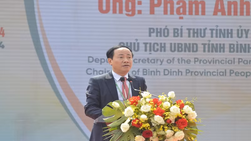 Chủ tịch Ủy ban nhân dân tỉnh Bình Định mong muốn Hội chợ Quốc tế hàng phong cách ngoài trời sẽ được tổ chức thường niên tại Bình Định. Chủ tịch Ủy ban nhân dân tỉnh Bình Định mong muốn Hội chợ Quốc tế hàng phong cách ngoài trời sẽ được tổ chức thường niên tại Bình Định.