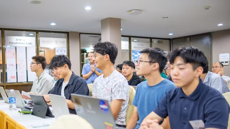 Với nền tảng kiến thức về Neutrino, nhiều học viên Việt Nam và quốc tế đã có điều kiện tiếp tục học tập, nghiên cứu về lĩnh vực này. Với nền tảng kiến thức về Neutrino, nhiều học viên Việt Nam và quốc tế đã có điều kiện tiếp tục học tập, nghiên cứu về lĩnh vực này.