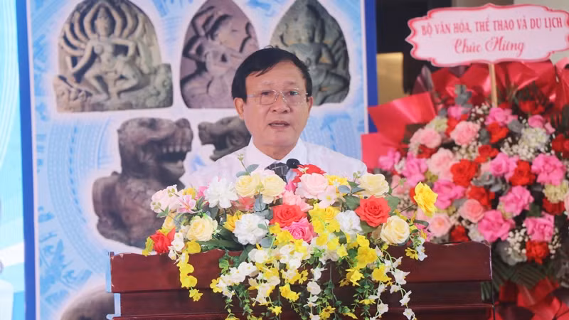 Ông Tạ Xuân Chánh, Giám đốc Sở Văn hóa và Thể thao tỉnh Bình Định phát biểu tại buổi lễ.