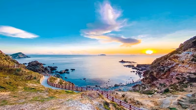 Thắng cảnh Eo Gió. Thắng cảnh Eo Gió.