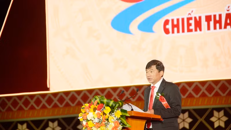 Đồng chí Nguyễn Xuân Vĩnh, Bí thư Huyện ủy An Lão phát biểu tại buổi lễ.