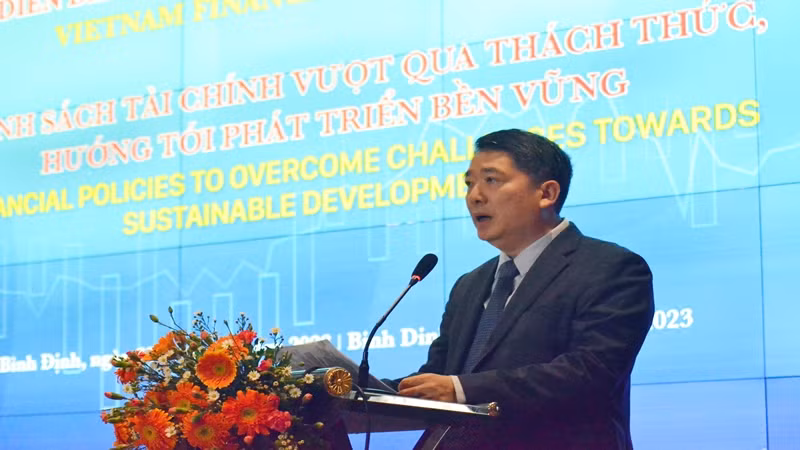 Thứ trưởng Tài chính Cao Anh Tuấn phát biểu tại diễn đàn. Thứ trưởng Tài chính Cao Anh Tuấn phát biểu tại diễn đàn.