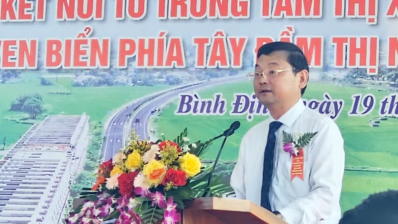 Phó Chủ tịch Ủy ban nhân dân tỉnh Bình Định Nguyễn Tự Công Hoàng phát biểu tại buổi lễ.