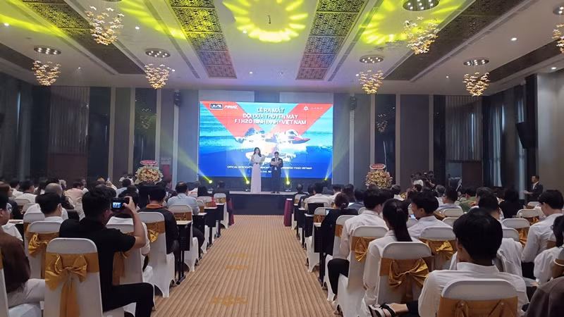 Quang cảnh buổi lễ ra mắt.