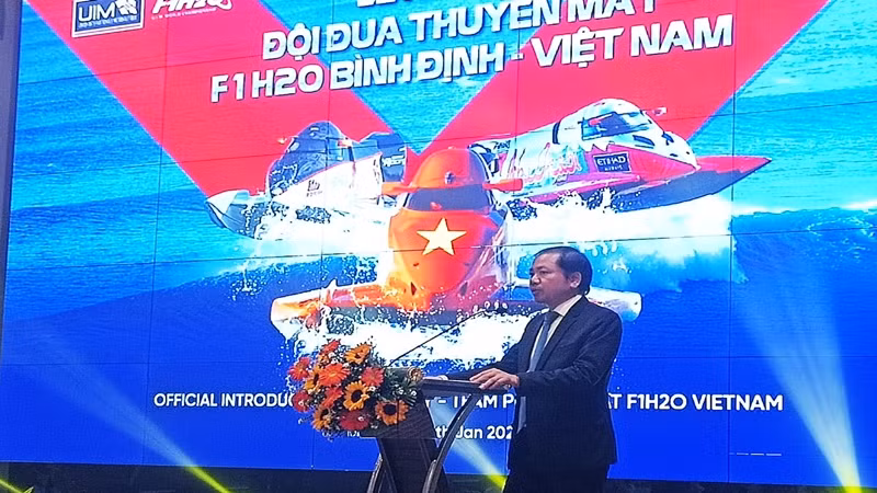 Ông Trần Việt Anh, Chủ tịch Công ty Fleur De Lys Hospitality (đơn vị tài trợ đội đua) phát biểu ý kiến tại sự kiện.