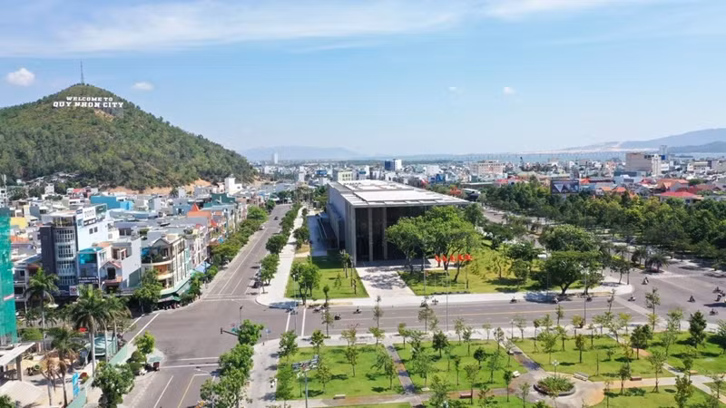 Thành phố Quy Nhơn hôm nay. (Ảnh: Cổng thông tin điện tử Ủy ban nhân dân tỉnh Bình Định) Thành phố Quy Nhơn hôm nay. (Ảnh: Cổng thông tin điện tử Ủy ban nhân dân tỉnh Bình Định)