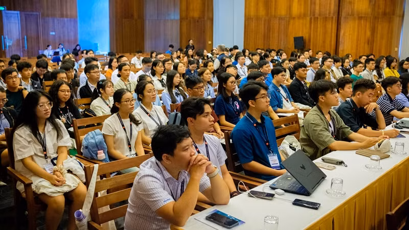 Trường hè VSSS11 thu hút sự tham gia của nhiều khách mời đặc biệt và 150 học viên đại diện cho nhiều lĩnh vực khoa học khác nhau.
