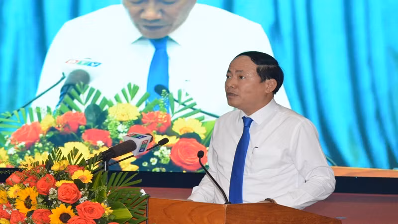 Chủ tịch Ủy ban nhân dân tỉnh Phạm Anh Tuấn đề nghị các sở, ban ngành cần nỗ lực hơn nữa để giữ vững các mục tiêu tăng trưởng.