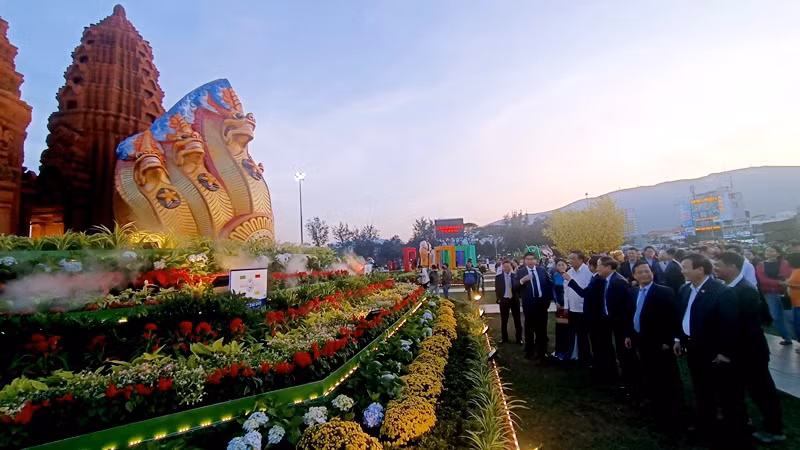Theo quan niệm người xưa, rắn Naga là linh hồn của thiên nhiên, bảo vệ các nguồn nước như sông, suối, mạch ngầm, giúp mùa màng tốt tươi.