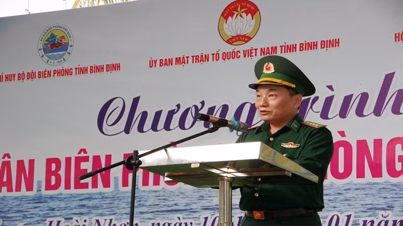 Đại tá Phan Trường Sơn, Chính ủy BĐBP tỉnh Bình Định phát biểu ý kiến tại chương trình.