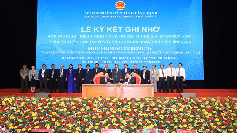 Ký kết hợp tác phát triển thông tin truyền thông giai đoạn 2024-2025 giữa Bộ Thông tin và Truyền thông với Ủy ban nhân dân tỉnh Bình Định.