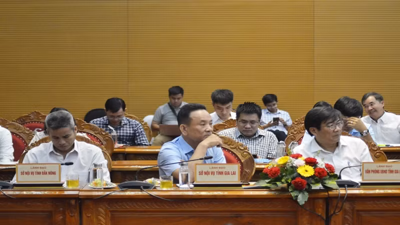 Các đại biểu tham dự hội nghị. Các đại biểu tham dự hội nghị.