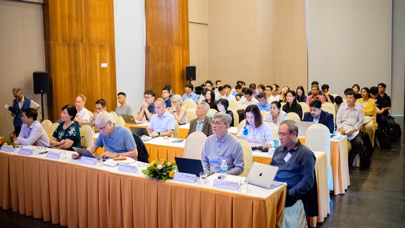 Hội thảo có sự tham dự của nhiều giáo sư, nhà khoa học hàng đầu thế giới. Hội thảo có sự tham dự của nhiều giáo sư, nhà khoa học hàng đầu thế giới.