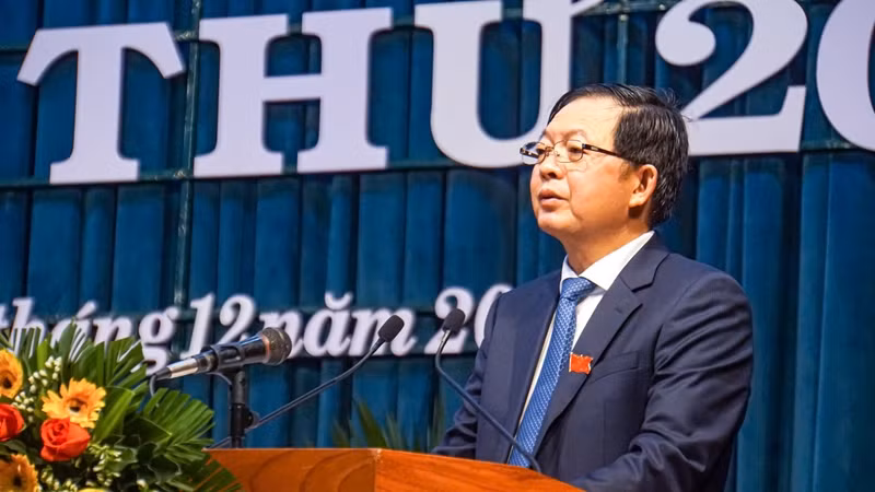 Bí thư Tỉnh ủy Bình Định Hồ Quốc Dũng phát biểu khai mạc kỳ họp.