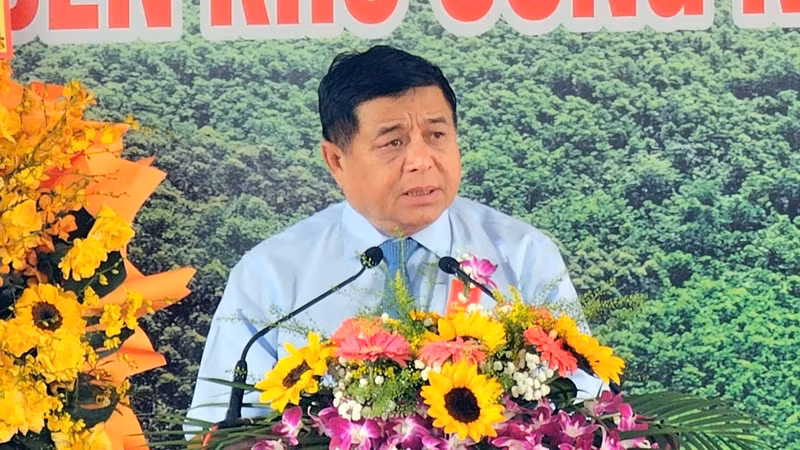 Phó Thủ tướng Chính phủ Nguyễn Chí Dũng đánh giá cao tiến độ hoàn thành của công trình.