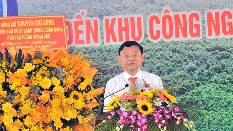 Phó Chủ tịch Ủy ban nhân dân tỉnh Bình Định Nguyễn Tự Công Hoàng phát biểu tại buổi lễ.
