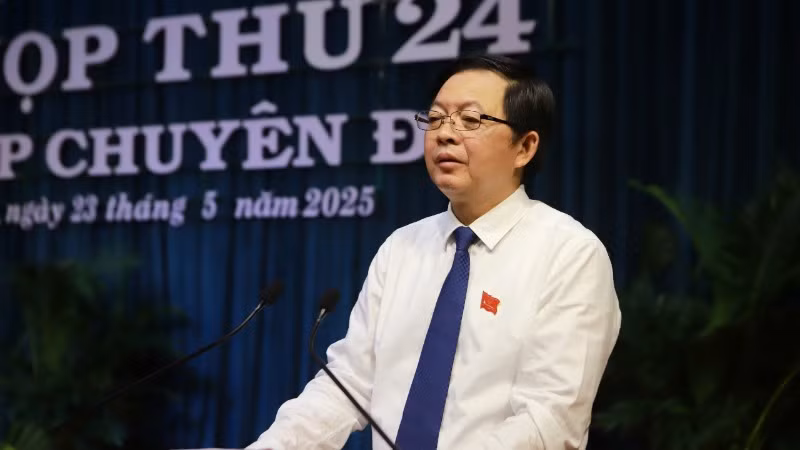 Đồng chí Hồ Quốc Dũng, Bí thư Tỉnh ủy Bình Định phát biểu tại kỳ họp. Đồng chí Hồ Quốc Dũng, Bí thư Tỉnh ủy Bình Định phát biểu tại kỳ họp.