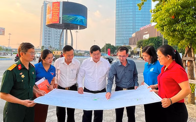 Một buổi tuyên truyền tháo gỡ vướng mắc trong giải phóng mặt bằng của cán bộ phường Thượng Lý, quận Hồng Bàng, thành phố Hải Phòng.