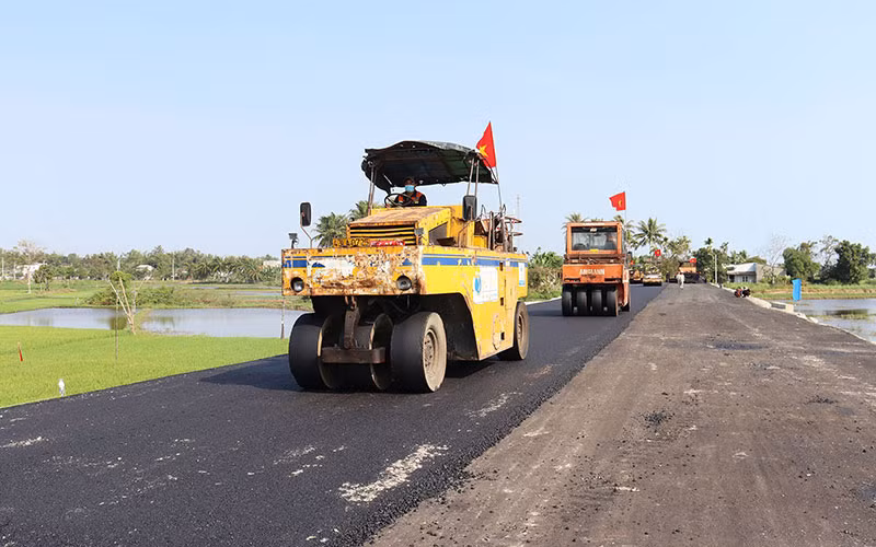 Công trường dự án đường ven biển Dung Quất-Sa Huỳnh những ngày sau Tết Giáp Thìn.