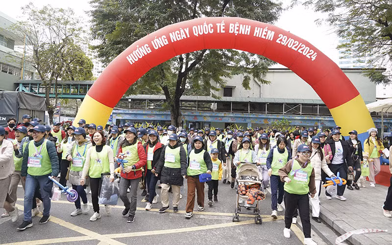 "Đi bộ vì bệnh hiếm" là hoạt động nổi bật hưởng ứng Ngày Quốc tế bệnh hiếm (29/2). (Ảnh TRẦN VIỆT)