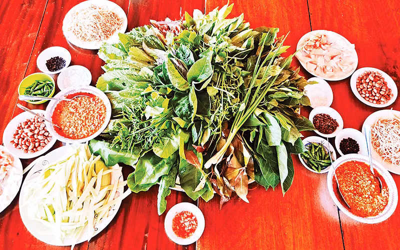 Mẹt gỏi lá.