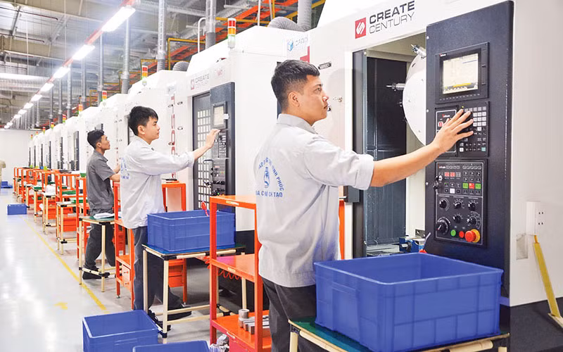 Giờ thực hành của học sinh Trường cao đẳng nghề Vĩnh Phúc.