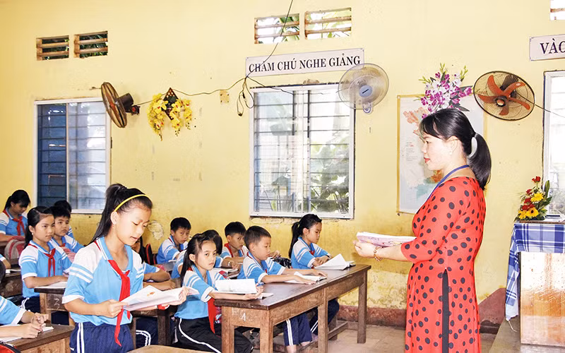 Nhiều trường, lớp học ở Bình Phước cần đầu tư để đáp ứng nhu cầu dạy và học.