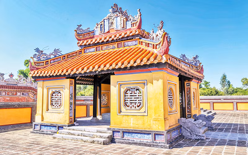 Nhiều hạng mục như khu tẩm điện, khu lăng mộ đã được trùng tu sau thời gian dài bị xuống cấp nghiêm trọng.