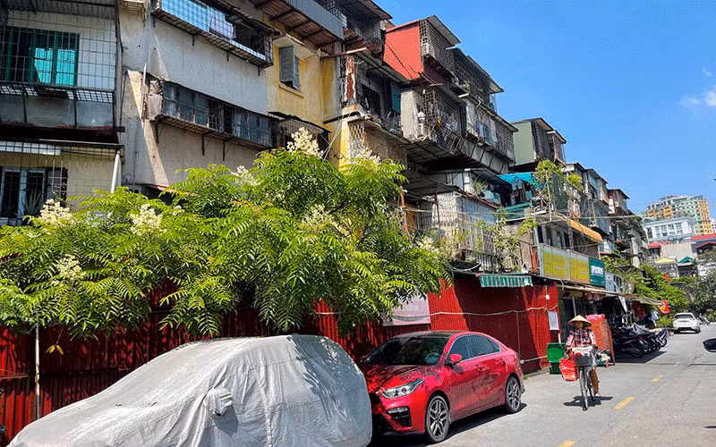 Khu chung cư cũ trên địa bàn quận Ba Đình cần sớm được cải tạo, xây dựng lại.