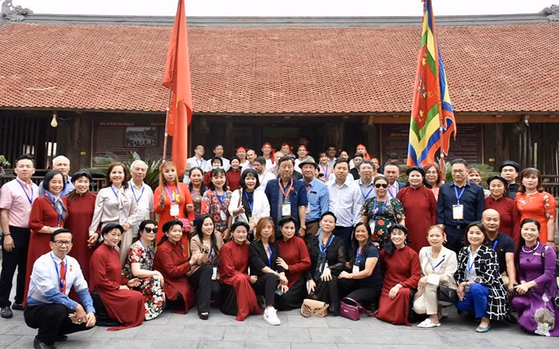 Đoàn kiều bào về dự Giỗ Tổ Hùng Vương năm 2023.